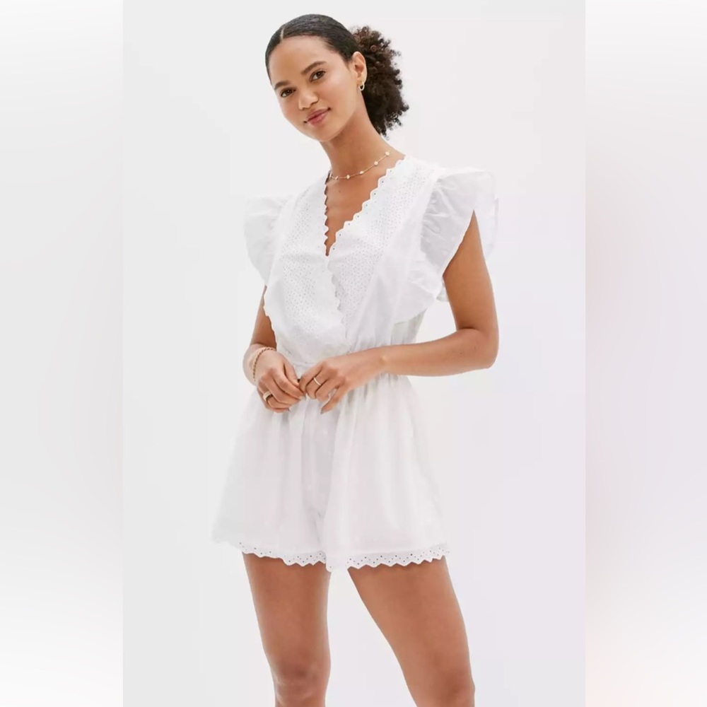 White laced American Eagle romper with open back